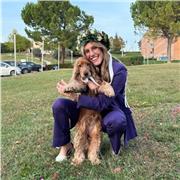 Insegnante di inglese offre lezioni fino a livello B1 e per gli studenti di tutti i gradi scolastici. Studio attualmente con insegnanti madrelingua britannici per conseguire il livello C1